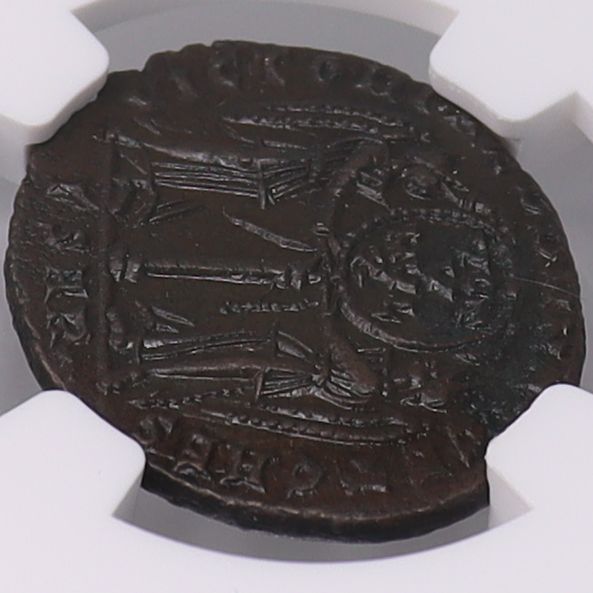 AD350-35年 古代ローマ帝国 デケンティウス 勝利の女神 青銅貨 4.98g 【 NGC Ch AU★ ダブル5 唯一の星付 】